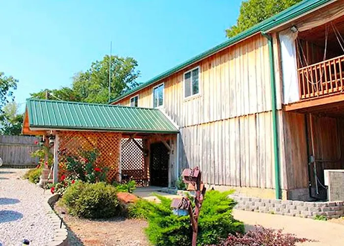 Spacious Vacation Rental For Large Groups On The Edge Of Hoosier National Forest, Indiana